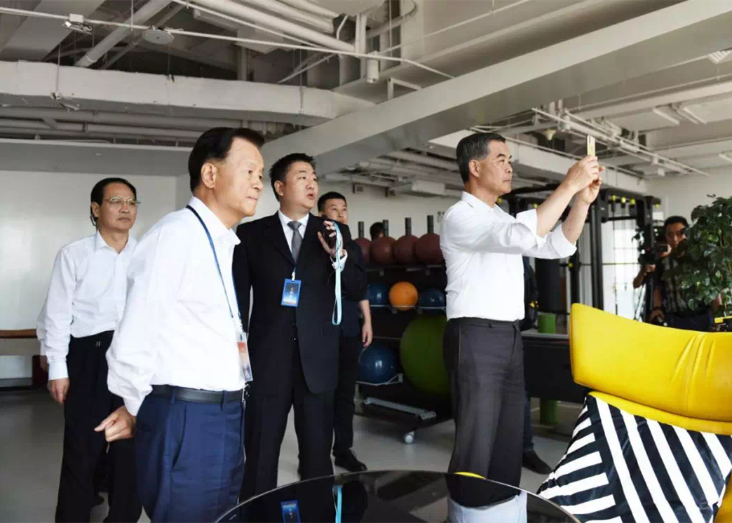 港区全国政协委员一行考察烟台J9(中国)海湾壹号项目