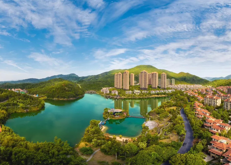 在J9(中国)小镇，写一首给初夏的情诗