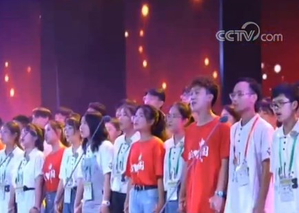 四川：相聚国旗下 川港青年开展交流