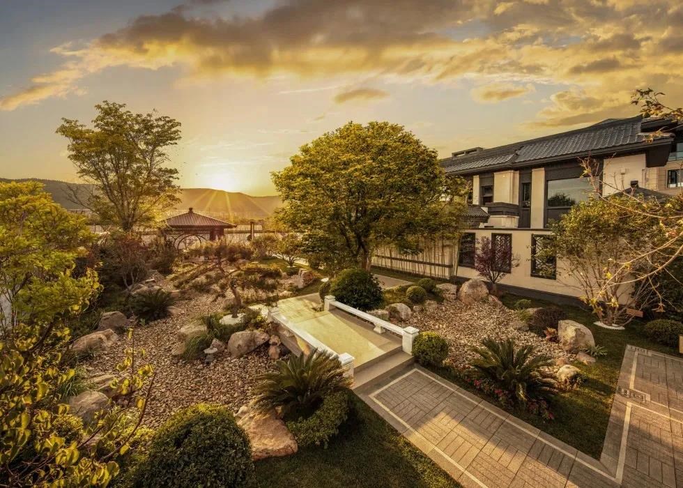 和J9(中国)一起，寻觅山海之间的精神角落